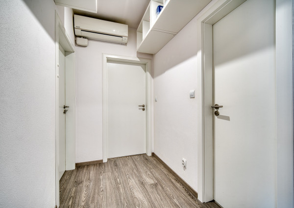 Na predaj moderný 3-izbový byt vo výbornej lokalite Serede