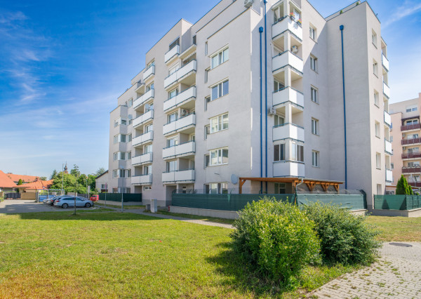 Na predaj moderný 3-izbový byt vo výbornej lokalite Serede