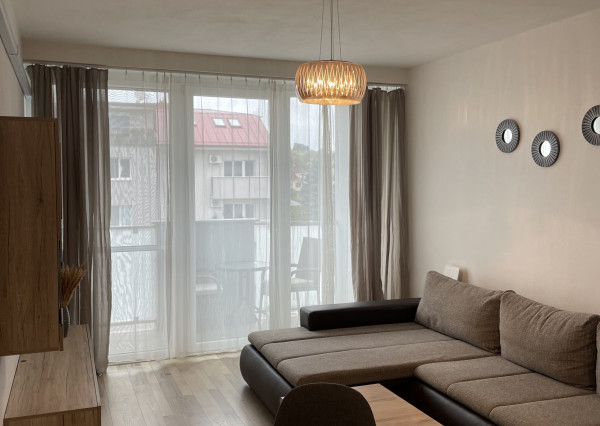 Na prenájom kompletne zariadený 2-izbový byt v obci Soblahov