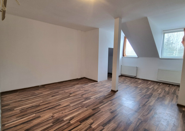 Na prenájom samostatná kancelária v centre Šamorína