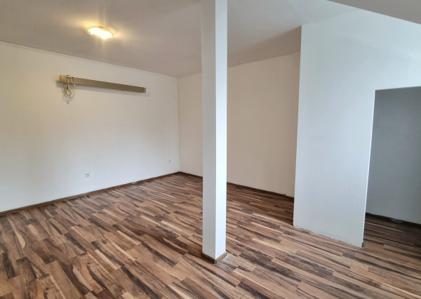 Na prenájom samostatná kancelária v centre Šamorína