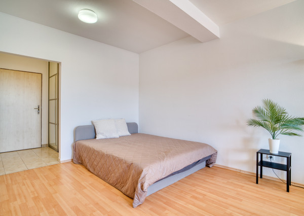 Na predaj priestranný 1-izbový byt v Miloslavove