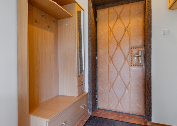 Na predaj priestranný 3-izbový byt v Zákamennom