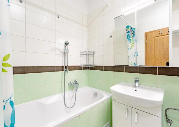 Na prenájom 2-izbový byt v centre Šamorína