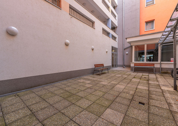 Na prenájom 2-izbový byt v centre Šamorína