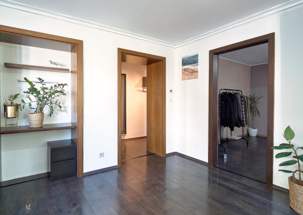 Na predaj priestranný 2-izbový byt v Novom Meste nad Váhom