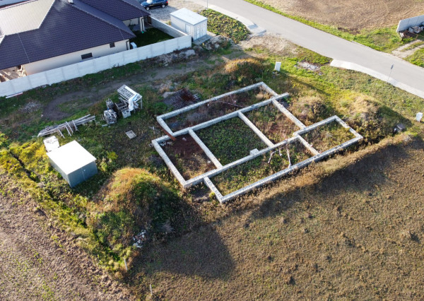 Na predaj stavebný pozemok so základovou doskou v Dolnom Vinodole