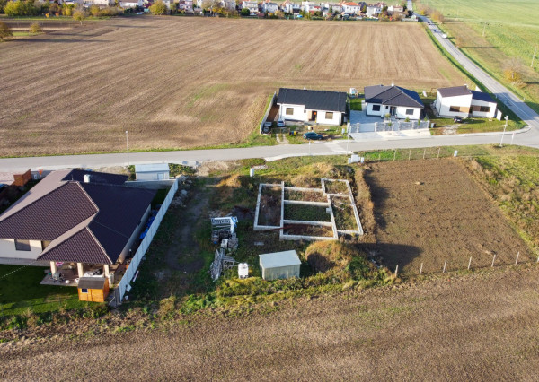 Na predaj stavebný pozemok so základovou doskou v Dolnom Vinodole