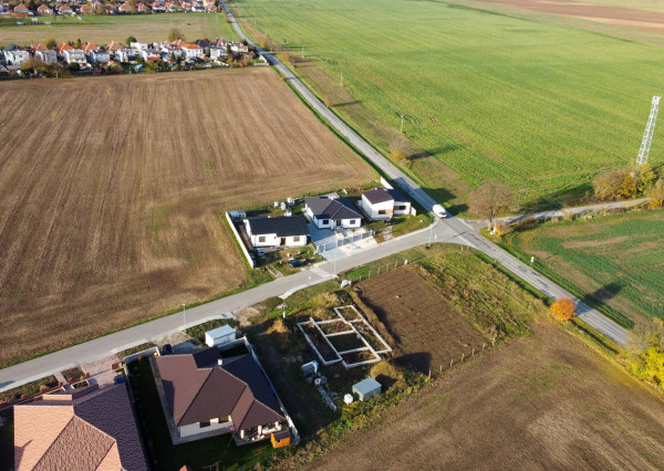 Na predaj stavebný pozemok so základovou doskou v Dolnom Vinodole