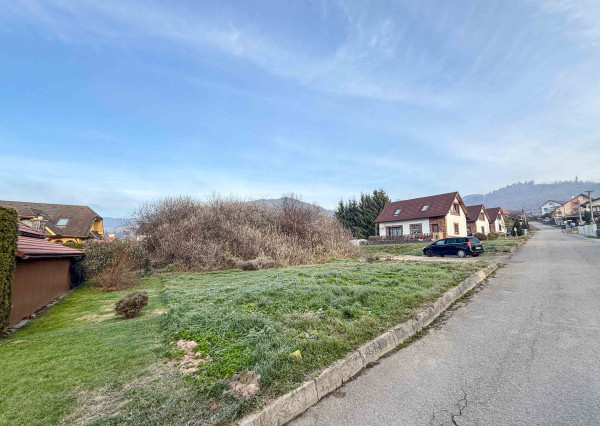 Na predaj veľkorysý pozemok pre rodinný dom v obci Heľpa