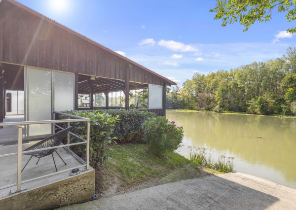 Na predaj štýlový penzión s priamym prístupom k vode v obci Blahová