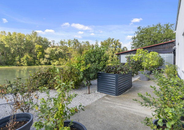 Na predaj štýlový penzión s priamym prístupom k vode v obci Blahová