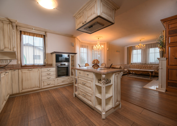 Na predaj nadštandardný rodinný dom s bazénom, Soblahov