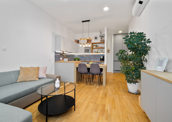 Na predaj 2-izbový slnečný byt v Starom meste s garážovým parkovaním