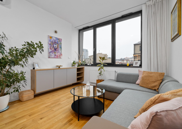 Na predaj 2-izbový slnečný byt v Starom meste s garážovým parkovaním