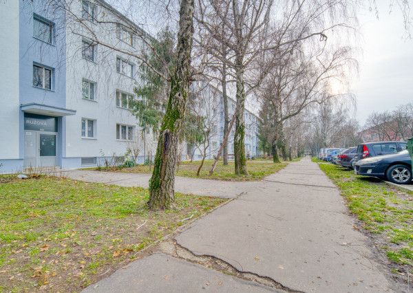 Na predaj 3-izbový byt s loggiou v centre Stupavy