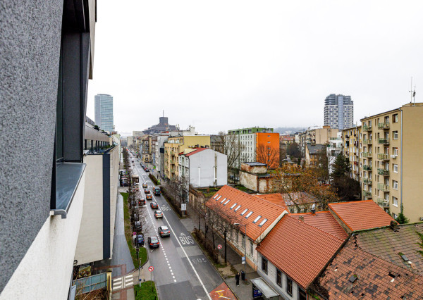 Na predaj 2-izbový slnečný byt v Starom meste s garážovým parkovaním