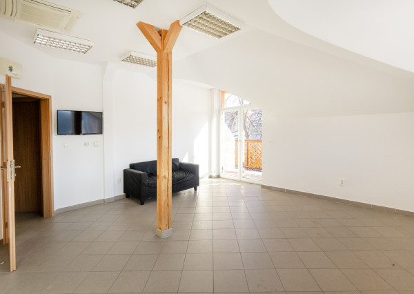 Na prenájom kancelársky priestor v centre Šamorína