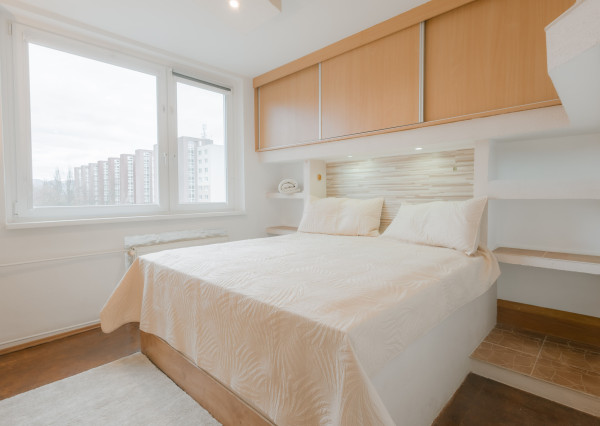 Na predaj 2-izbový byt s loggiou a balkónom v Žiline