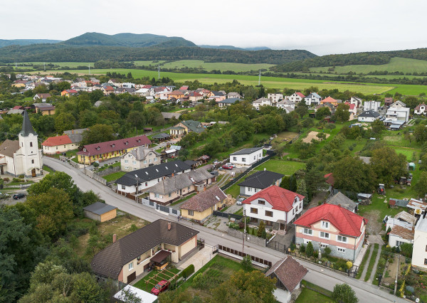 Na predaj 2-generačný rodinný dom v obci Zámutov