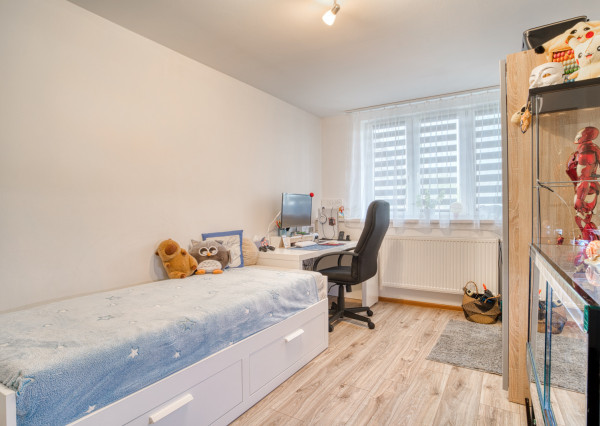 Na predaj priestranný 4-izbový rodinný dom v Malženiciach