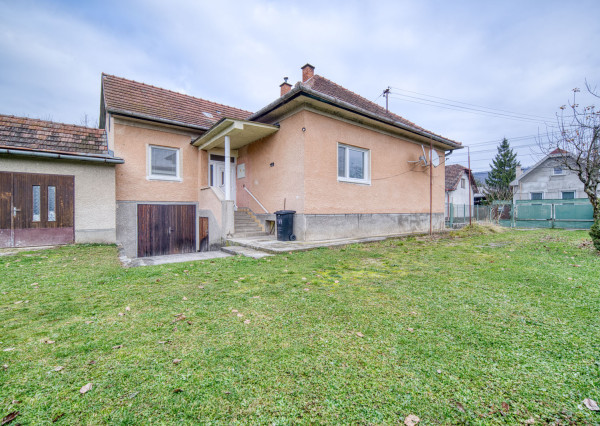 Na predaj rodinný dom vhodný na rekonštrukciu v Uhrovci