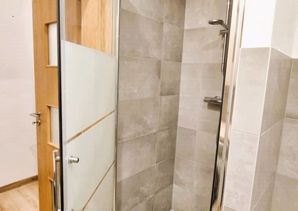 Rezervované...TOP/ Rybany - 2 izbový byt s loggiou a s garážou