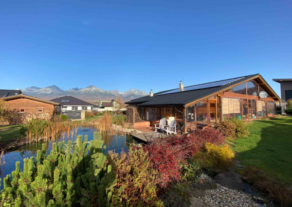 Na predaj dom snov–rodinné sídlo s jazierkom na kúpanie a panoramatickým výhľadom na Vysoké Tatry