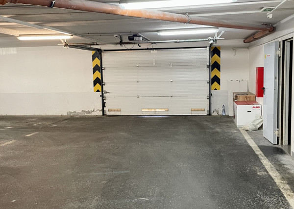 Kompletne zariadený 3-izbový byt s loggiou a garážovým státím v cene