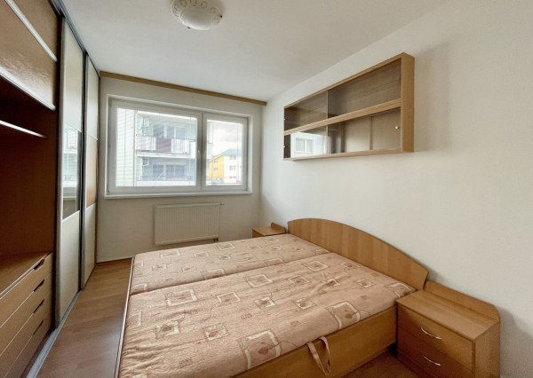 Kompletne zariadený 3-izbový byt s loggiou a garážovým státím v cene