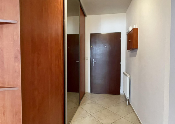 Kompletne zariadený 3-izbový byt s loggiou a garážovým státím v cene