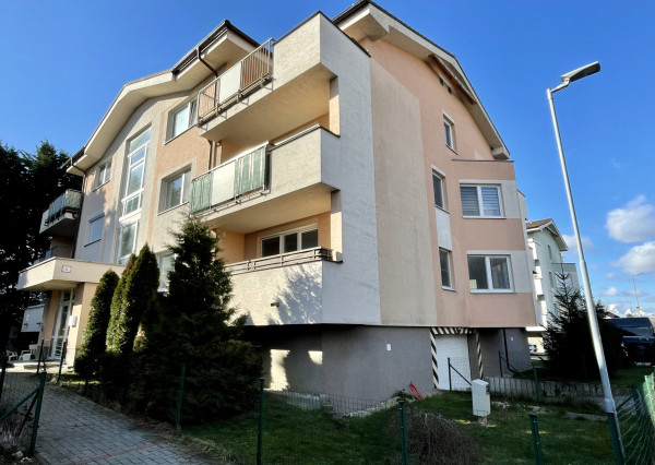 Kompletne zariadený 3-izbový byt s loggiou a garážovým státím v cene