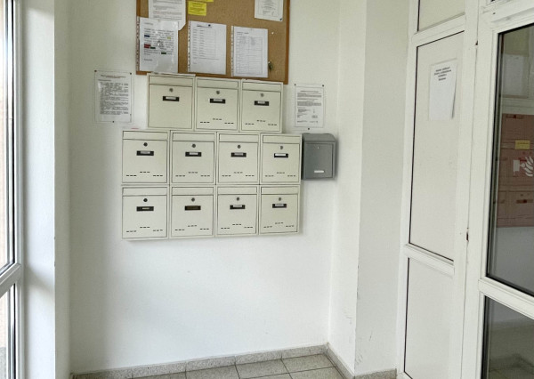 Kompletne zariadený 3-izbový byt s loggiou a garážovým státím v cene