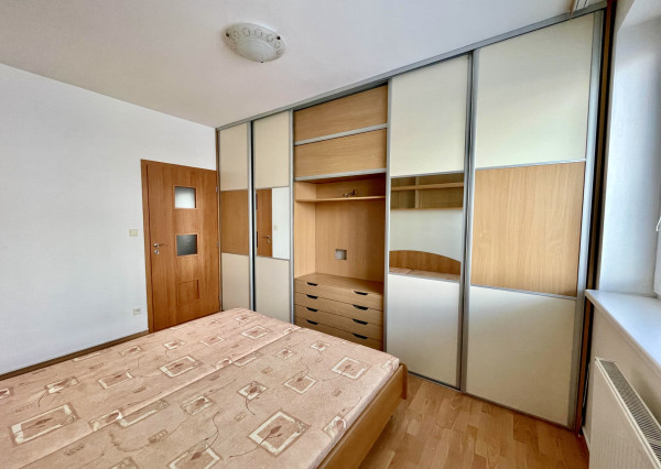 Kompletne zariadený 3-izbový byt s loggiou a garážovým státím v cene