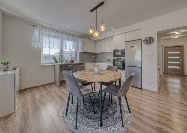 Na predaj kompletne zariadený rodinný dom vo Voderadoch