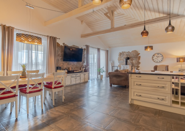 Na predaj exkluzívny rodinný dom s dvoj-garážou v podtatranskej obci Veľký Slavkov