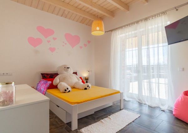 Na predaj exkluzívny rodinný dom s dvoj-garážou v podtatranskej obci Veľký Slavkov