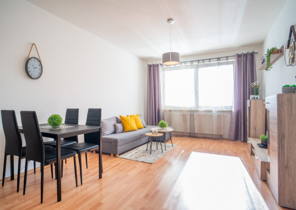 Na prenájom 2-izbový byt v tichej časti centra Malaciek