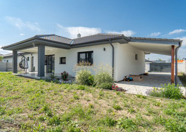 Na predaj novostavba s garážou a dvoma kúpeľňami v Senci