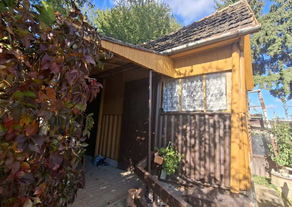 ZNÍŽENÁ CENA: Na predaj chata so záhradou v Bánovciach nad Bebravou