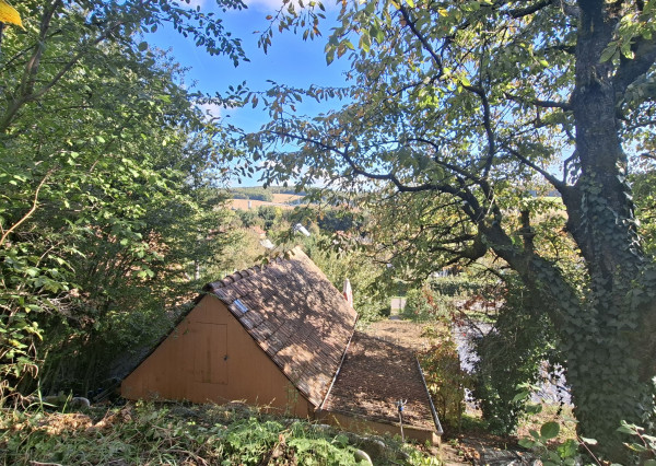 ZNÍŽENÁ CENA: Na predaj chata so záhradou v Bánovciach nad Bebravou