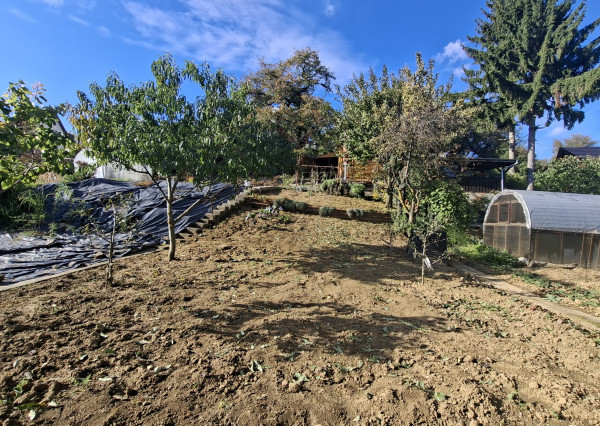 ZNÍŽENÁ CENA: Na predaj chata so záhradou v Bánovciach nad Bebravou