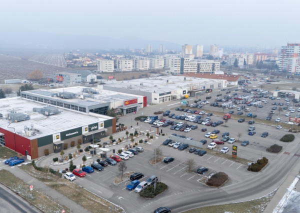 Na odstúpenie zabehnutá kaviareň s detským ihriskom