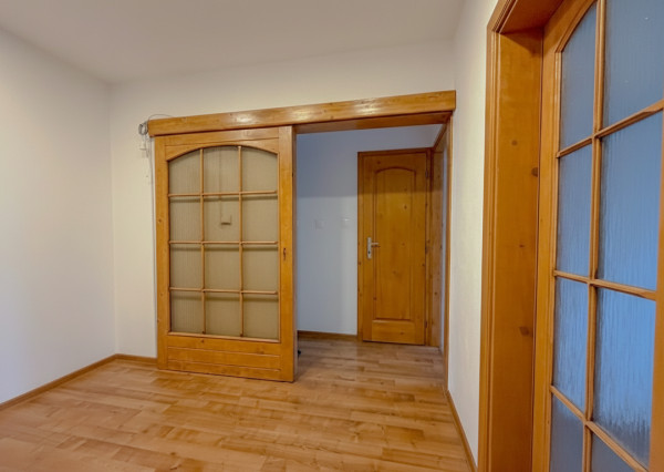 Na prenájom 3-izbový byt v Lednických Rovniach