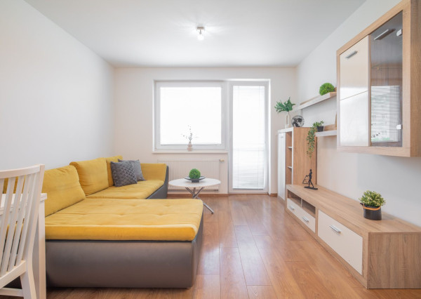 Na prenájom moderný 2-izbový byt s parkovacím miestom v centre Malaciek