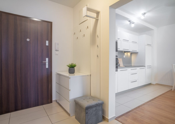 Na prenájom moderný 2-izbový byt s parkovacím miestom v centre Malaciek