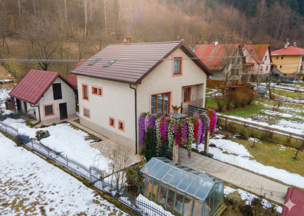 Na predaj rodinný dom vo Veľkom Rovnom