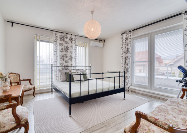 Na predaj veľkorysý 3-izbový byt s parkovacím státím v Rovinke