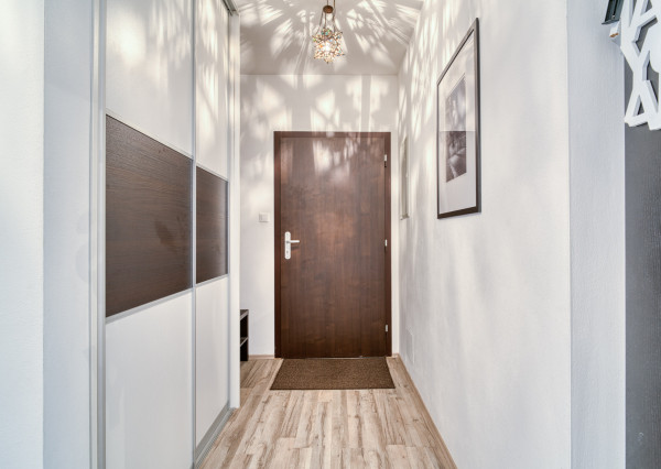 Na predaj veľkorysý 3-izbový byt s parkovacím státím v Rovinke