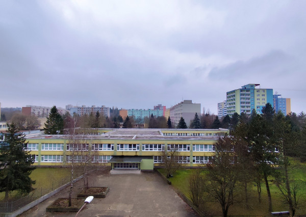 Na prenájom zrekonštruovaný 2-izbový byt v Bánovciach nad Bebravou